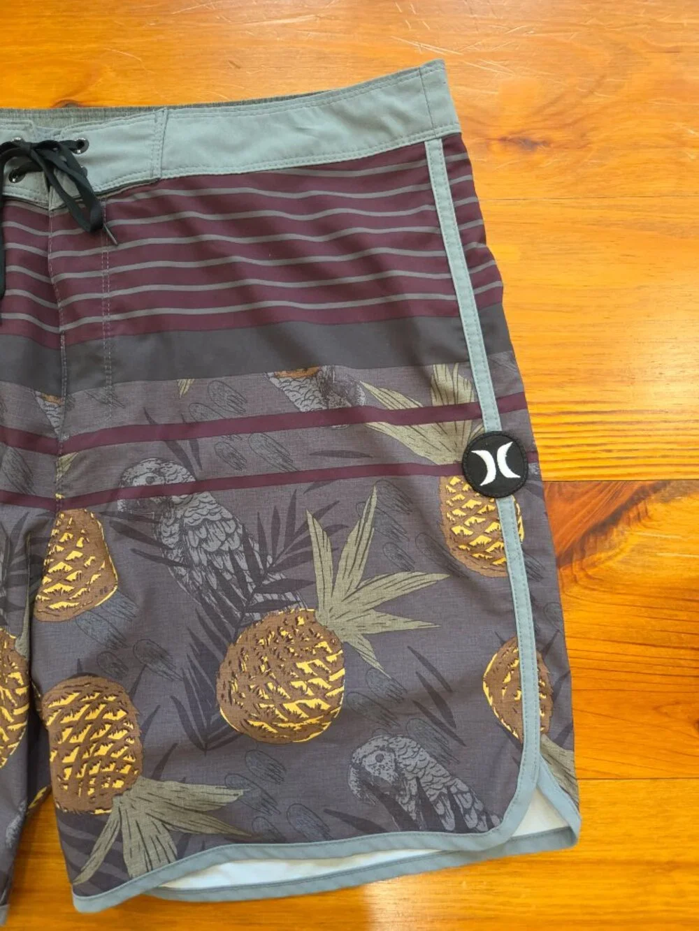 Men's Hurley Phantom Board Shorts 34 Maroon Gray Stripe Performance Pineapple